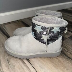 UGG women's 6.5 Boots with Sparkle Star Great condition